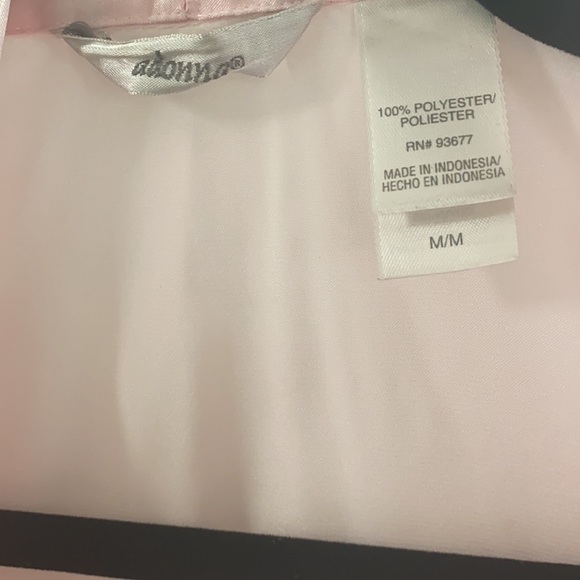 Adonna pink night robe. Size Medium. Includes sash and ties as in photo. - Picture 3 of 5